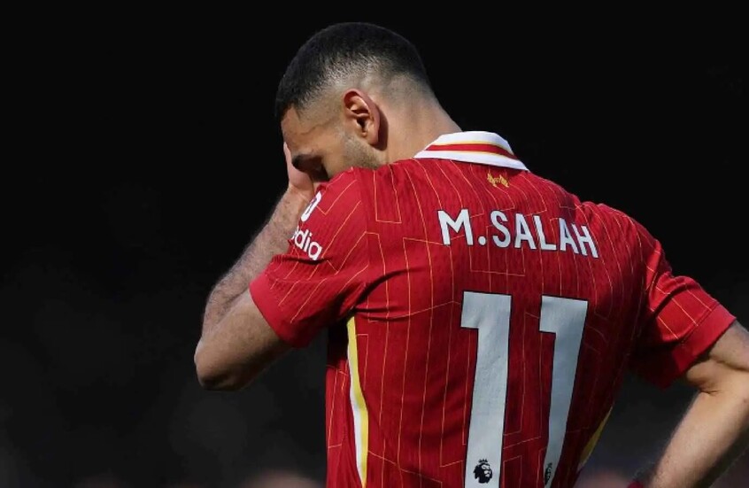 How did Liverpool fans react to Mohamed Salah's performance against Fulham?